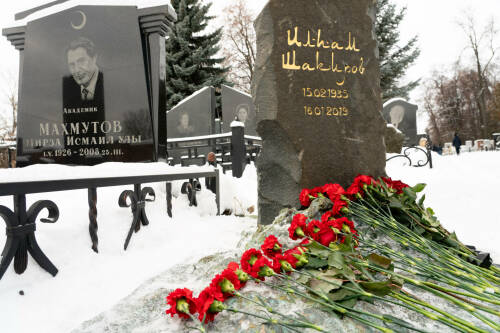 На Ново-татарском кладбище Казани почтили память Ильгама Шакирова