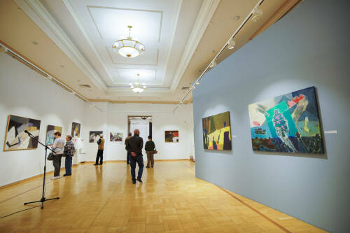 В галерее «Хазинэ» открылась выставка Геннадия Дубровина «Надежда»