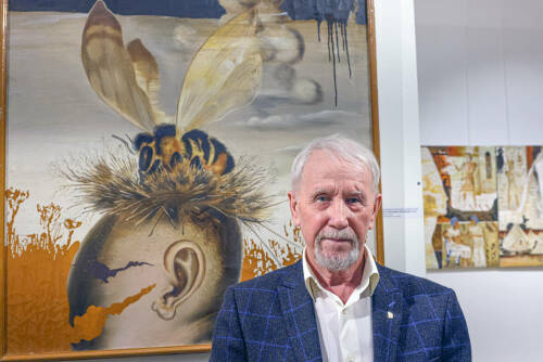 В галерее «Хазинэ» открылась выставка Владимира Акимова «И снова о вечном...»