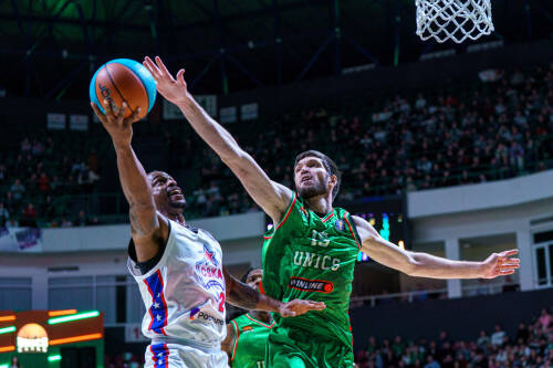 УНИКС и ЦСКА до последних мгновений матча держали зал в напряжении