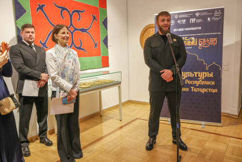 В галерее «Хазинэ» открылась выставка «Культурное наследие: взгляд сквозь поколения»