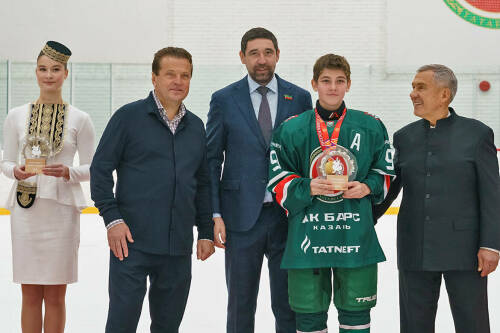 В Казани чествовали юных победителей первенства России по хоккею – команду «Ак Барс-2011»