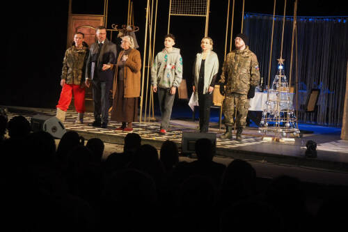 Казанский ТЮЗ презентовал первый в Татарстане спектакль о СВО «Просто жить»