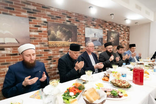 В медиа-центре «Татмедиа» состоялся коллективный ифтар журнала «Безнең мирас»