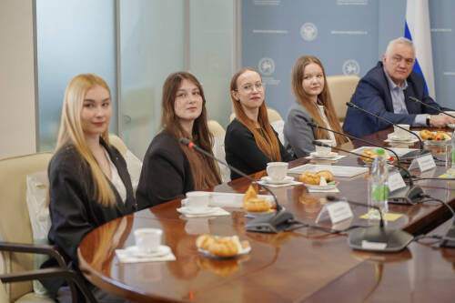 Андрей Кондратьев встретился с победителями олимпиады «Софиум»