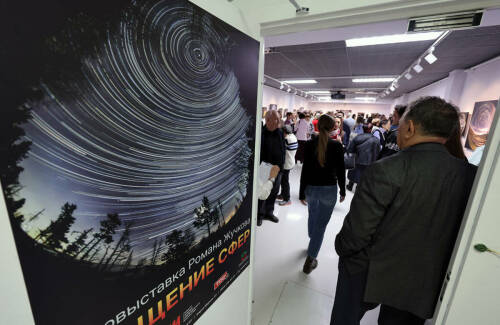 В Галерее современного искусства открылась выставка Романа Жучкова «Вращение сфер»