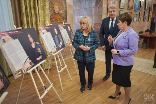 Элла Памфилова посетила выставку в Госсовете РТ, посвященную бойцам СВО - членам избиркомов Татарстана
