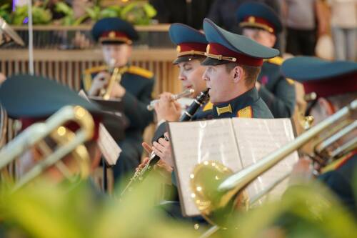 В ТЦ «Парк Хаус» молодогвардейцы провели акцию «Музыка Победы»