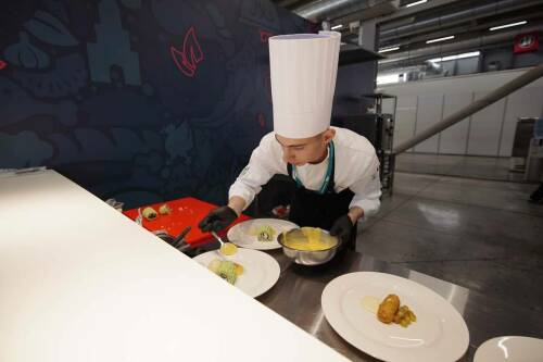 На KazanForum стартовал турнир молодых поваров России и исламских стран