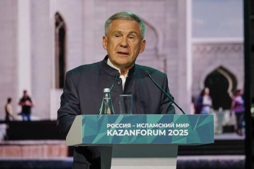 Рустам Минниханов выступил на пленарном заседании KazanForum