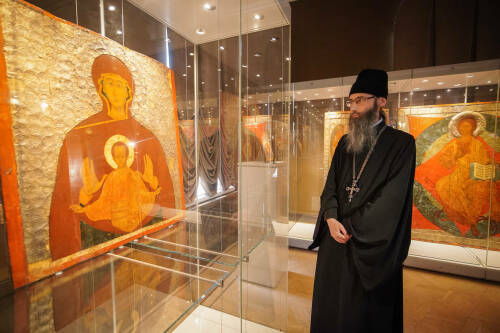 В главном здании Музея ИЗО открылась выставка ко дню Георгия Победоносца «Небесные защитники»