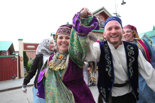 В доме купца Муллина прошел пресс-показ первого татарского иммерсивного спектакля «УнБеренче театр»