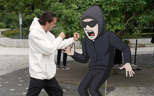 В Казани на Фестивальном бульваре прошла информационная кампания «Замочи мошенника»