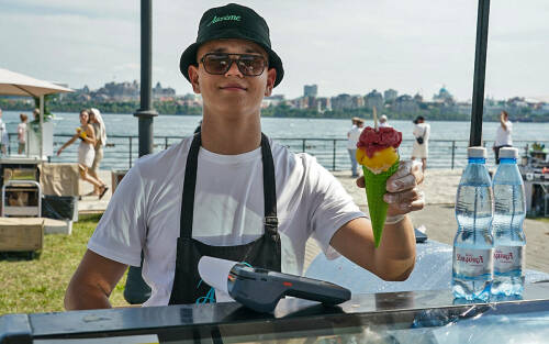 Гастрофестиваль «Вкусы России × Вкусная Казань» проходит у Центра семьи «Казан»