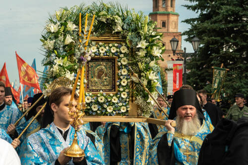 В Казани прошел крестный ход с Казанской иконой Божией Матери