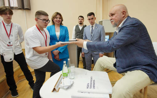 Цивилев и Минниханов встретились с участниками межвузовской школы инженеров энергетики будущего