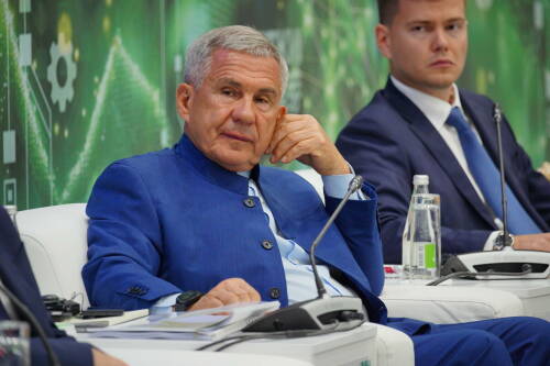 Рустам Минниханов принял участие в пленарной сессии форума «Ребус-2025»