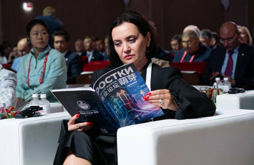 Пленарное заседание «Партнерство, проверенное временем: курс на будущее» прошло в рамках форума «РОСТКИ»