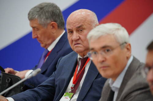 Меры поддержки нефтедобычи обсудили на заседании комиссии Госсовета РФ