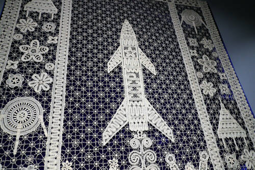 В галерее «Хазинэ» показали «Победоносную Россию» в промыслах