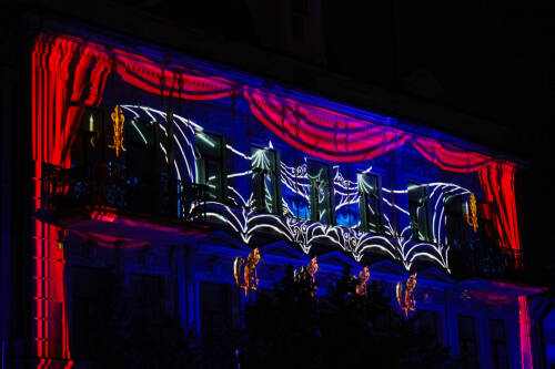 Спектакль-перформанс проекта «Голоса Казани» представили на балконах мэрии города