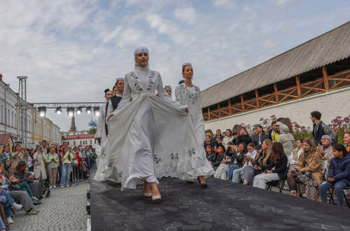 15 татарстанских брендов представили свои коллекции в Казанском кремле