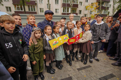 Во дворе на ул. Дементьева прошел праздник двора