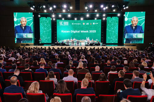 На пленарном заседании Kazan Digital Week обсудили технологическое лидерство через ИИ