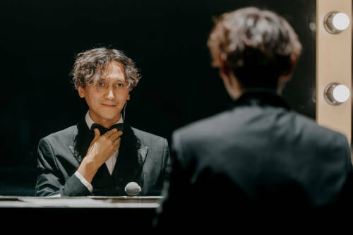 Концерт Алмаса Хусаинова «Туеп булмый яратып» прошел в театре им. Камала