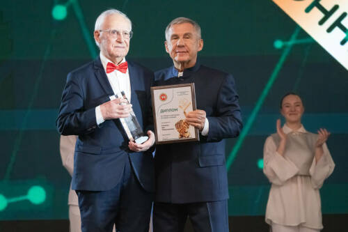 В Казани наградили лауреатов премии в области науки «Научный прорыв. Фәнни алга китеш»