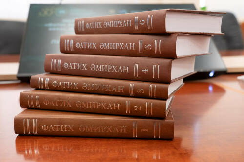 В Академии наук РТ презентовали шеститомное академическое издание Фатиха Амирхана