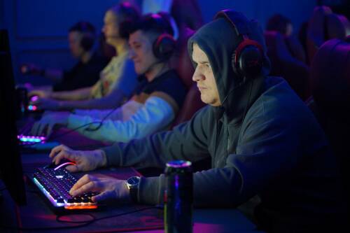 На площадке Artcore стартовал межрегиональный киберспортивный турнир по Counter-Strike 2 среди ветеранов СВО