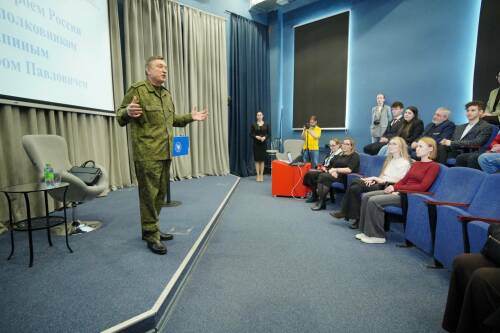 Герой России генерал-полковник Александр Лапин встретился со студентами КФУ