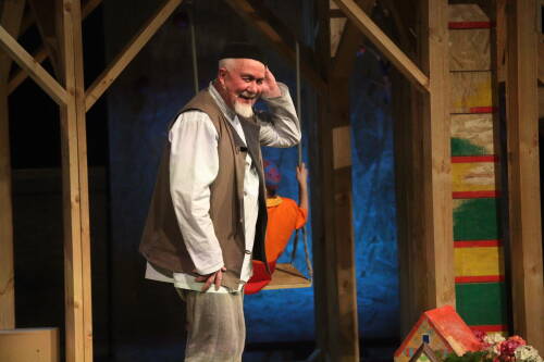 В театре им. Камала прошел предпоказ спектакля «Старик из деревни Альдермеш»