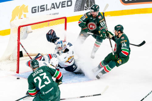 «Ак Барс» снова на один шаг ближе «Металлурга» к победе в полуфинале Кубка Гагарина: казанцы одержали вторую уверенную победу в третьем матче с магнитогорцами (4:1, счет в серии – 2-1).