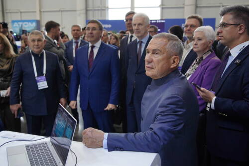 Минниханов, Фурсенко и Фальков дали старт РВФ и осмотрели выставку стартап-проектов