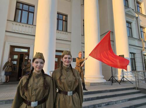 Премьера театрализованной постановки «А в небе сквозь тучи и копоть сияет победное знамя» прошла 6 мая в ДК им. Саид-Галиева в казанском поселке Дербышки.