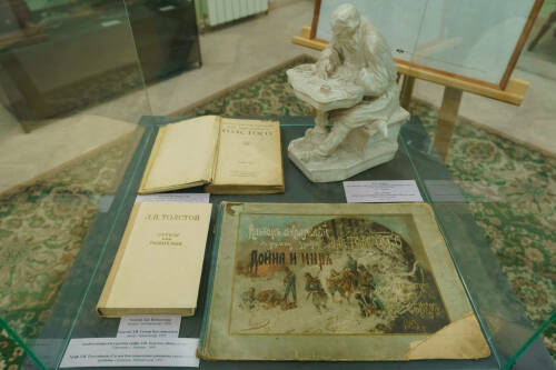 В Казани открылась выставка «Ожившие страницы романа Л.Н. Толстого «Война и мир»