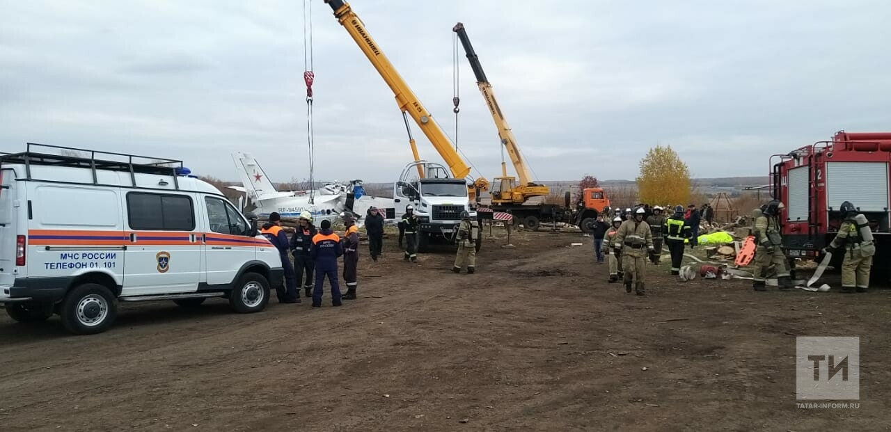 Мэр Набережных Челнов выразил слова соболезнования семьям погибших при крушении самолета