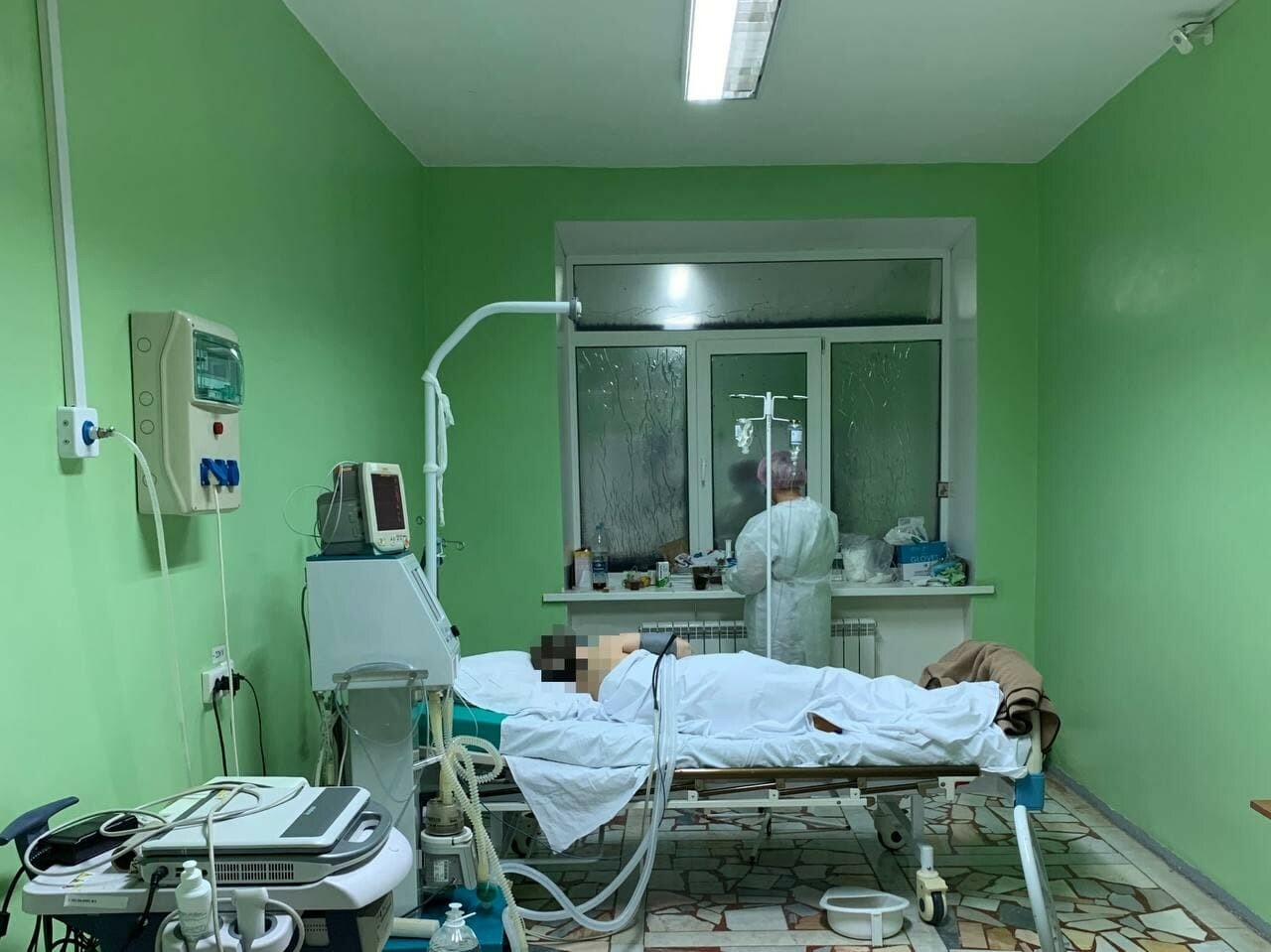 Будто легкие заполнены водой: глава Алексеевского района навестил пациентов госпиталя