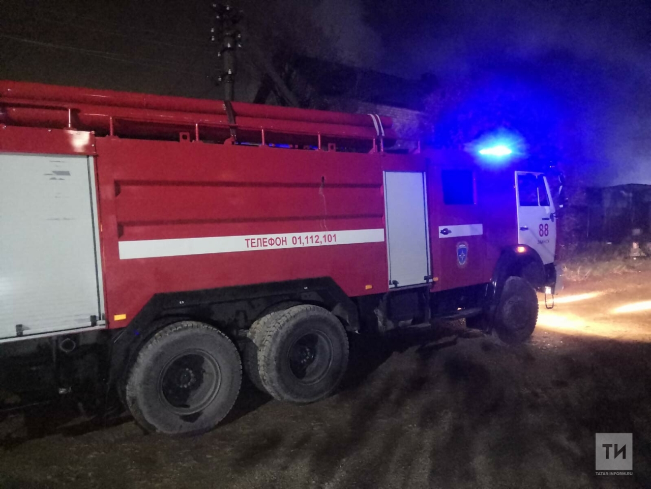 Двое мужчин отравились угарным газом на пожаре в Заинске