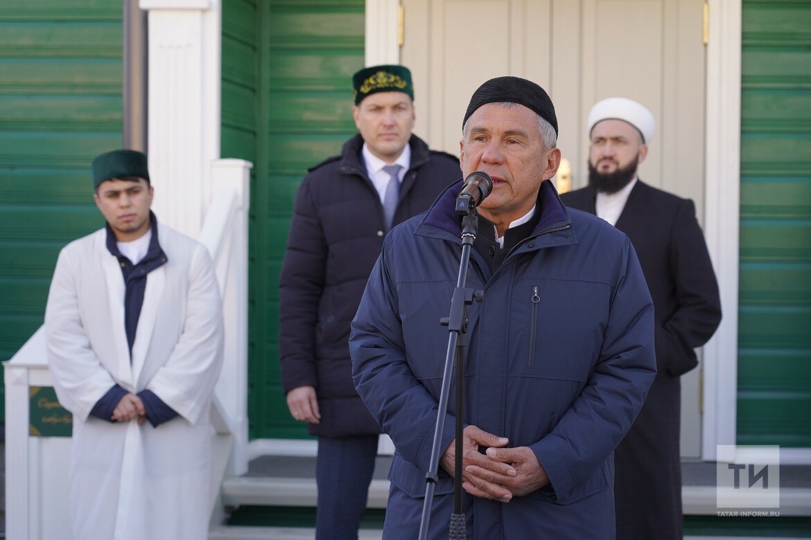 «Она как путеводный маяк»: Минниханов открыл старейшую мечеть после реставрации