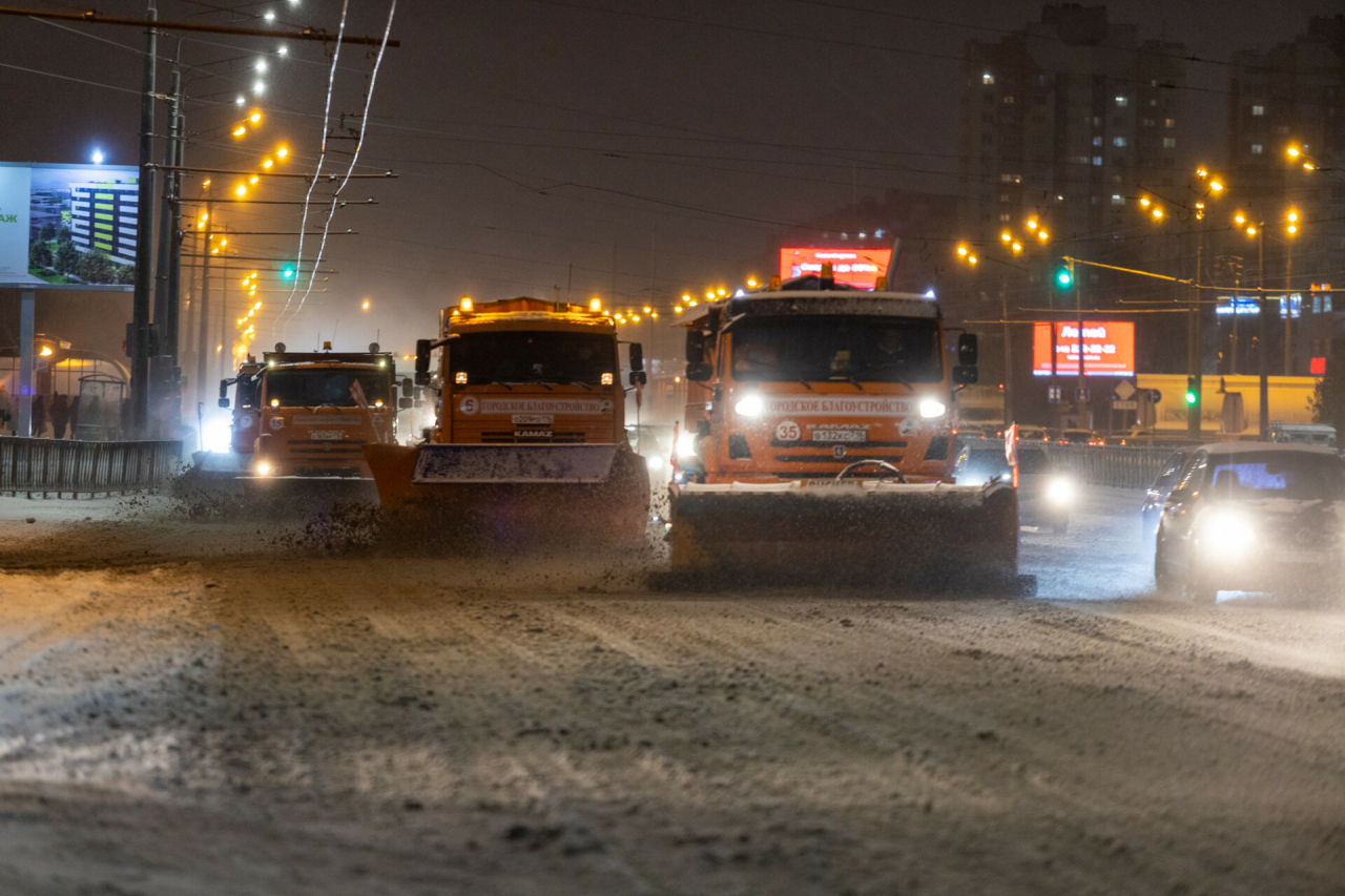 Из-за снегопада на уборку улиц Казани вышли 245 единиц спецтехники