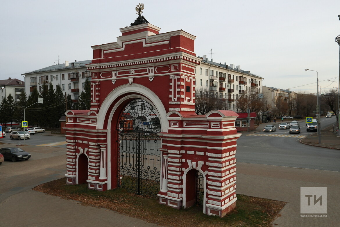«Не могу сказать, в каком виде арка предстанет»: «Красные ворота» могут сменить цвет