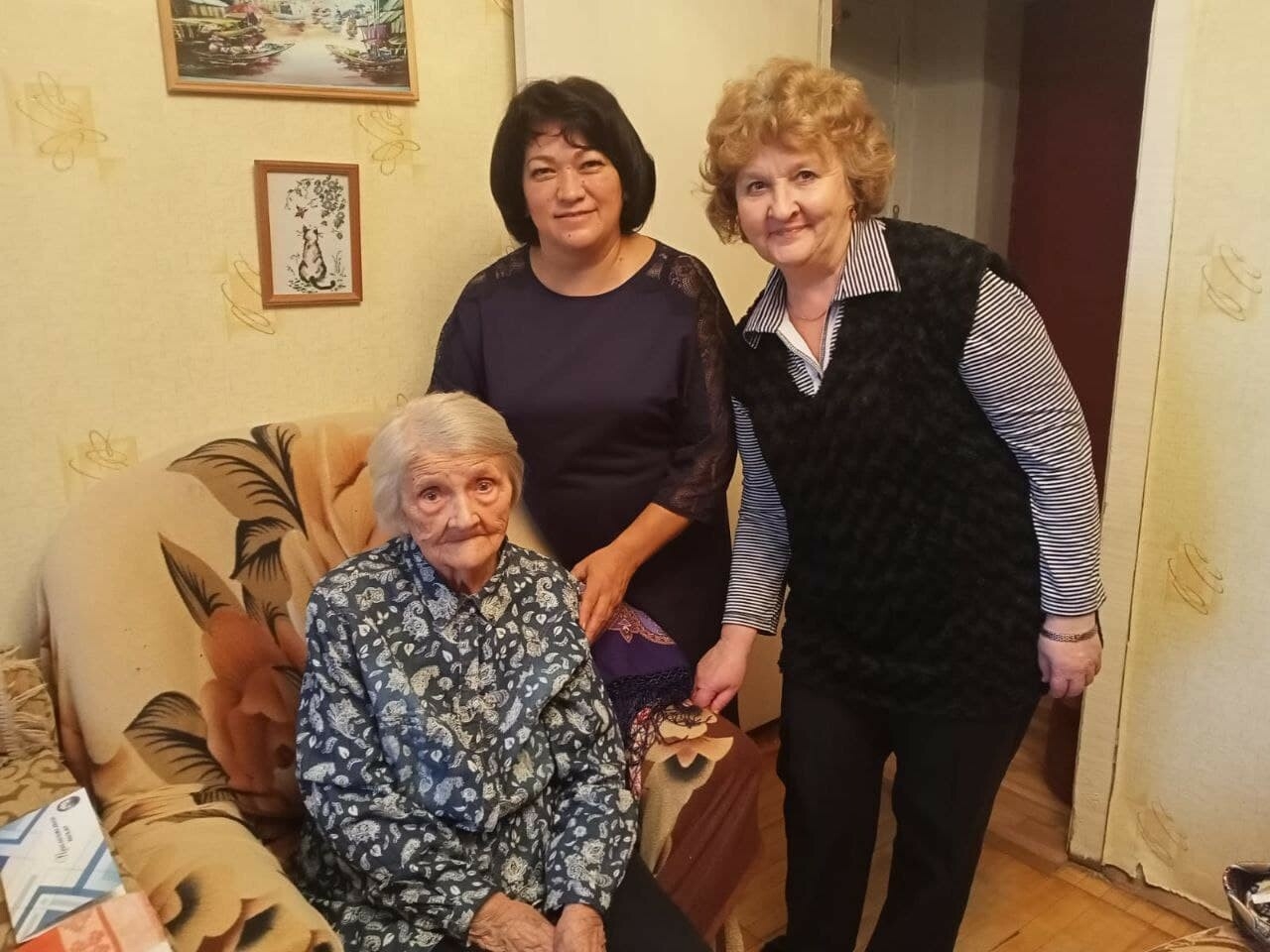 Гимназия в Зеленодольске поздравила со 101-м днем рождения одну из своих первых выпускниц