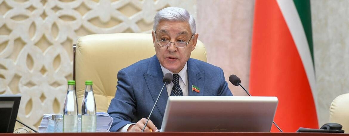 «Коронавирус не щадит никого»: Мухаметшин ответил противникам QR-кодов