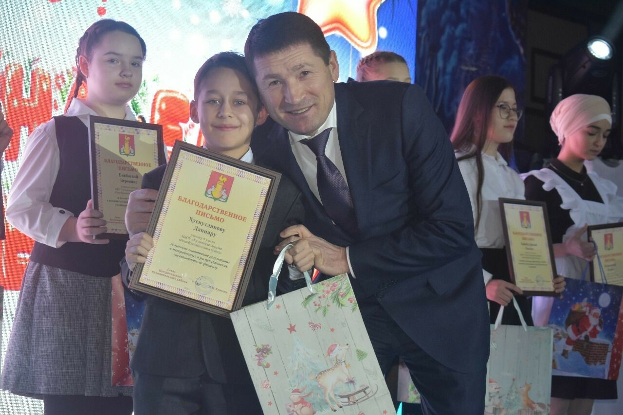 Более полутысячи одаренных детей стали гостями елки главы Пестречинского района РТ