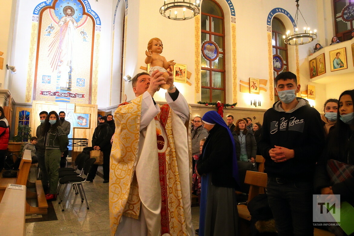 Католическое Рождество в Казани: хор, орган и пяточки Иисуса