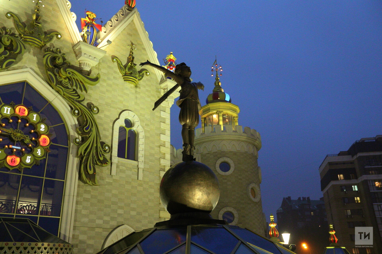 Капремонт театра кукол «Экият» изменил привычную подсветку здания замка из сказки