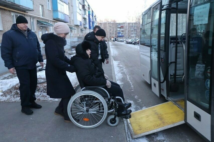 В Менделеевске инвалиды-колясочники протестировали пандусы в новом автобусе